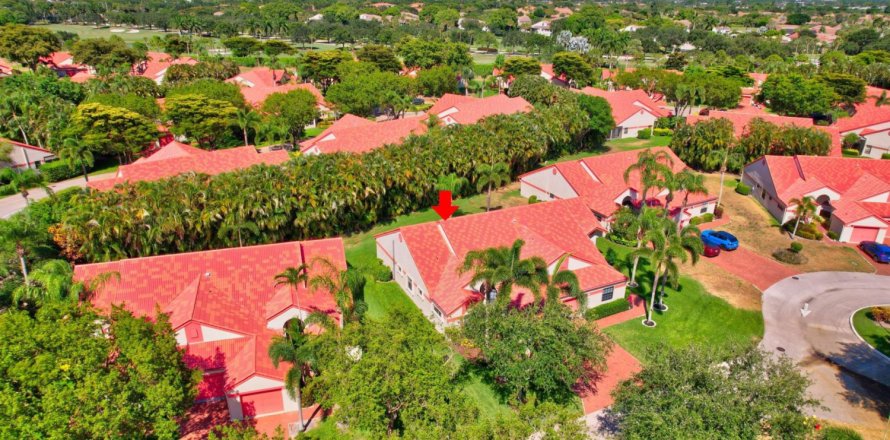 House in Delray Beach, Florida 3 bedrooms, 131.46 sq.m. № 1133145