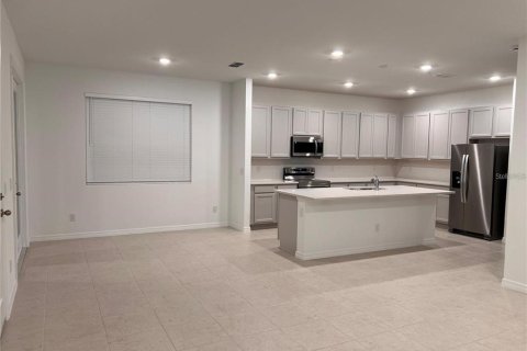 House in Winter Garden, Florida 4 bedrooms, 190.26 sq.m. № 2227150 - photo 3