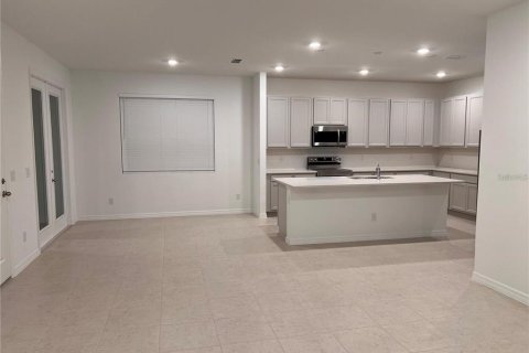 House in Winter Garden, Florida 4 bedrooms, 190.26 sq.m. № 2227150 - photo 4