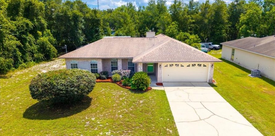 House in Orange City, Florida 3 bedrooms, 151.62 sq.m. № 1875811