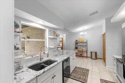 House in Orange City, Florida 3 bedrooms, 151.62 sq.m. № 1875811 - photo 5