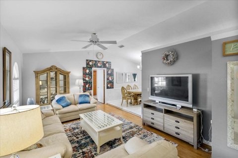 House in Orange City, Florida 3 bedrooms, 151.62 sq.m. № 1875811 - photo 11