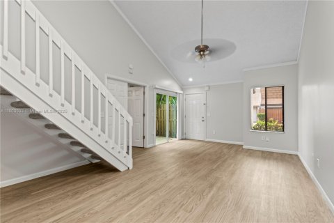 Townhouse in West Palm Beach, Florida 3 bedrooms, 95.41 sq.m. № 1766587 - photo 1