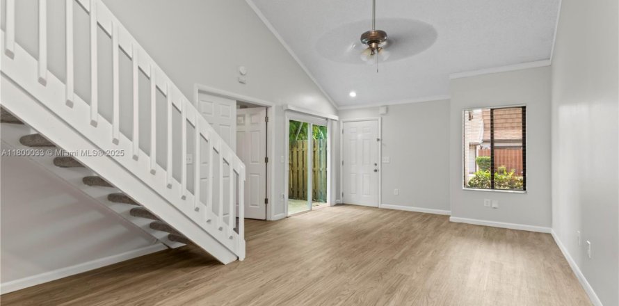 Townhouse in West Palm Beach, Florida 3 bedrooms, 95.41 sq.m. № 1766587