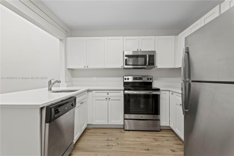 Townhouse in West Palm Beach, Florida 3 bedrooms, 95.41 sq.m. № 1766587 - photo 4