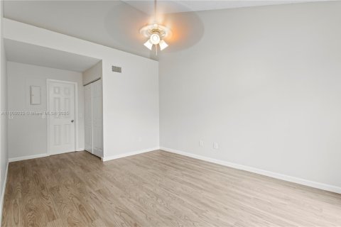 Townhouse in West Palm Beach, Florida 3 bedrooms, 95.41 sq.m. № 1766587 - photo 6