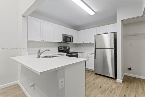 Townhouse in West Palm Beach, Florida 3 bedrooms, 95.41 sq.m. № 1766587 - photo 5