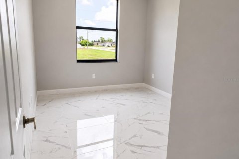 Casa en venta en Cape Coral, Florida, 3 dormitorios, 148.36 m2 № 2239318 - foto 9