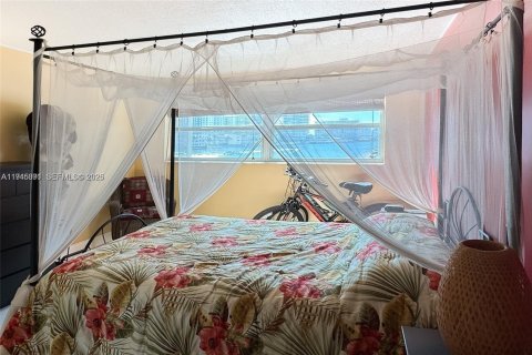 Copropriété à vendre à Hallandale Beach, Floride: 1 chambre, 82.68 m2 № 2001761 - photo 11