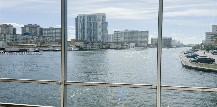 Condo à Hallandale Beach, Floride, 1 chambre  № 2001761