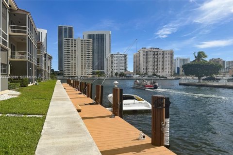 Copropriété à vendre à Hallandale Beach, Floride: 1 chambre, 82.68 m2 № 2001761 - photo 23