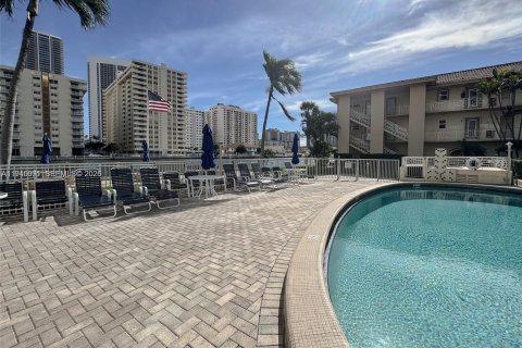 Copropriété à vendre à Hallandale Beach, Floride: 1 chambre, 82.68 m2 № 2001761 - photo 17
