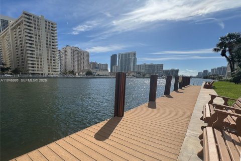 Copropriété à vendre à Hallandale Beach, Floride: 1 chambre, 82.68 m2 № 2001761 - photo 22