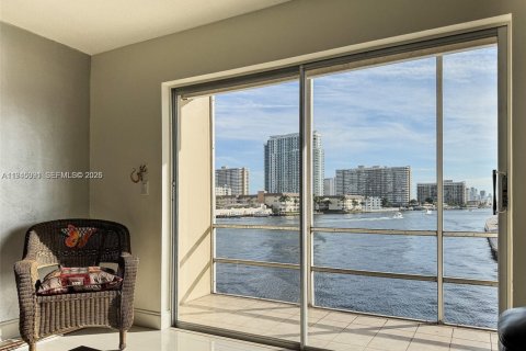 Copropriété à vendre à Hallandale Beach, Floride: 1 chambre, 82.68 m2 № 2001761 - photo 29