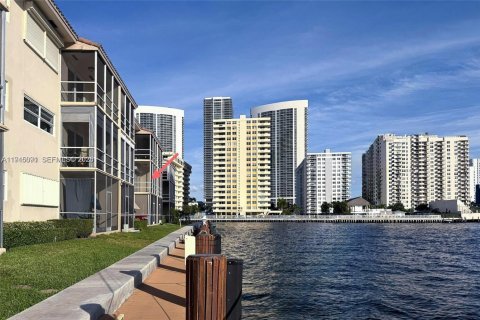 Copropriété à vendre à Hallandale Beach, Floride: 1 chambre, 82.68 m2 № 2001761 - photo 7