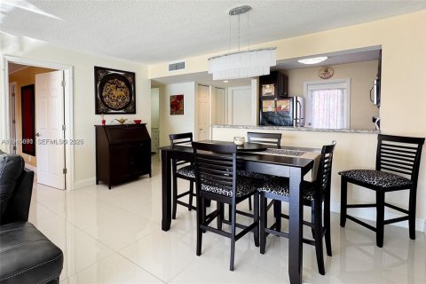 Copropriété à vendre à Hallandale Beach, Floride: 1 chambre, 82.68 m2 № 2001761 - photo 3