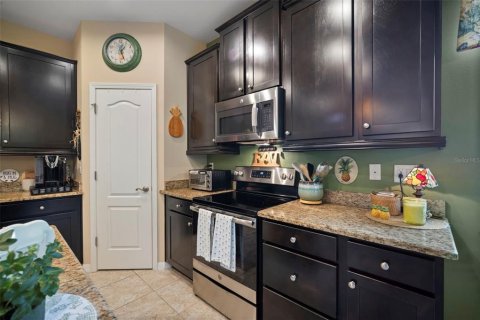 House in San Antonio, Florida 3 bedrooms, 160.81 sq.m. № 1833268 - photo 9