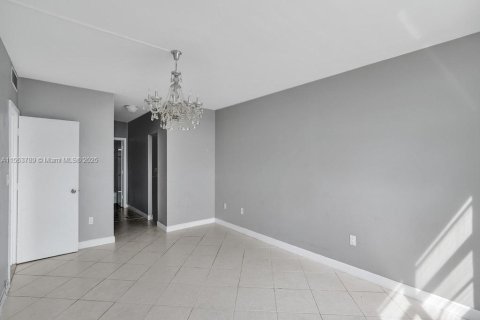 Condominio en venta en Sunny Isles Beach, Florida, 3 dormitorios, 145.86 m2 № 1702356 - foto 24