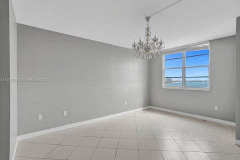 Condominio en venta en Sunny Isles Beach, Florida, 3 dormitorios, 145.86 m2 № 1702356 - foto 23