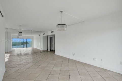 Condominio en venta en Sunny Isles Beach, Florida, 3 dormitorios, 145.86 m2 № 1702356 - foto 4