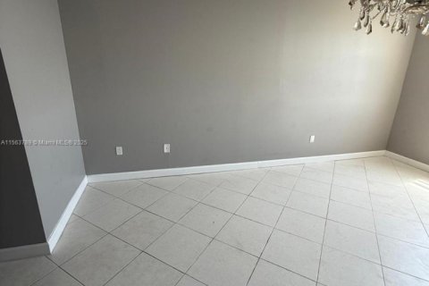 Condominio en venta en Sunny Isles Beach, Florida, 3 dormitorios, 145.86 m2 № 1702356 - foto 25