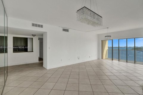 Condominio en venta en Sunny Isles Beach, Florida, 3 dormitorios, 145.86 m2 № 1702356 - foto 3
