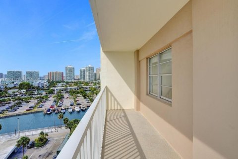 Condominio en venta en Sunny Isles Beach, Florida, 3 dormitorios, 145.86 m2 № 1702356 - foto 11