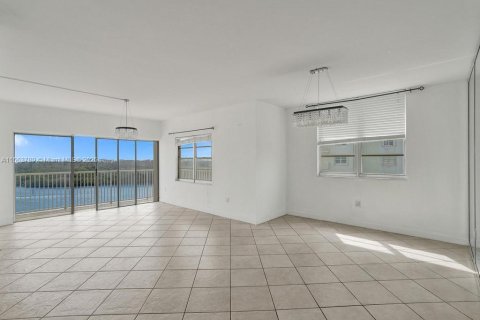Condominio en venta en Sunny Isles Beach, Florida, 3 dormitorios, 145.86 m2 № 1702356 - foto 2