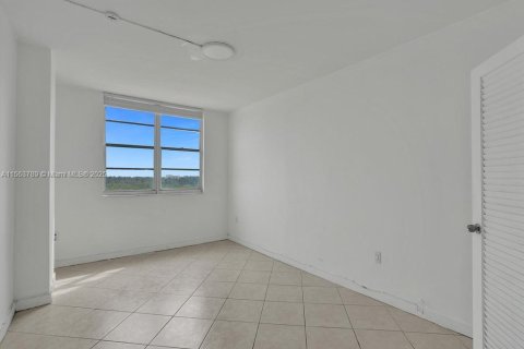 Condominio en venta en Sunny Isles Beach, Florida, 3 dormitorios, 145.86 m2 № 1702356 - foto 30