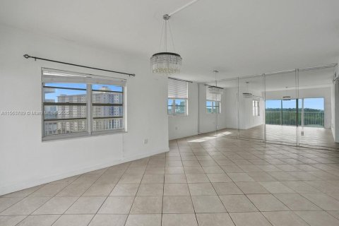 Condominio en venta en Sunny Isles Beach, Florida, 3 dormitorios, 145.86 m2 № 1702356 - foto 5