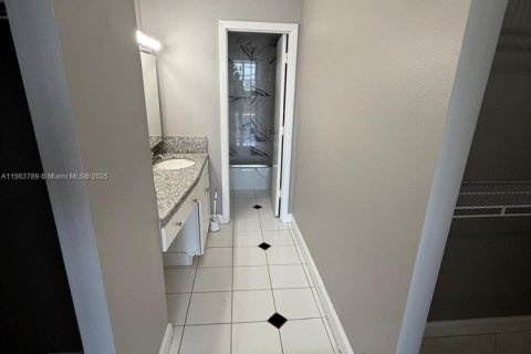 Condominio en venta en Sunny Isles Beach, Florida, 3 dormitorios, 145.86 m2 № 1702356 - foto 26