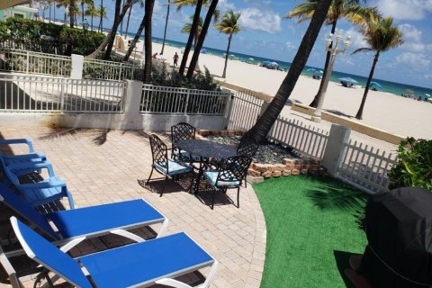 Condo in Hollywood, Florida  № 851923 - photo 1