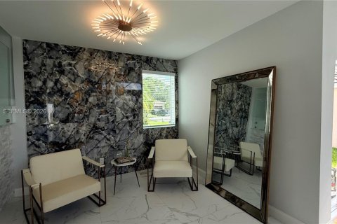 House in Pembroke Pines, Florida 5 bedrooms, 261.43 sq.m. № 1995401 - photo 4