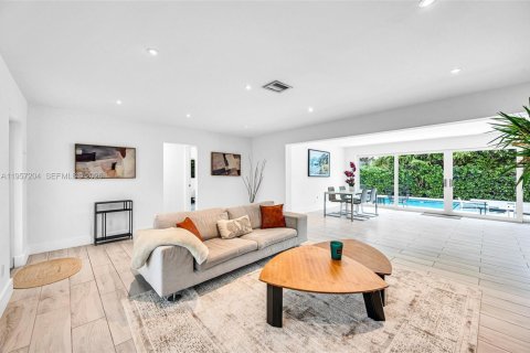 Casa en alquiler en Miami Shores, Florida, 3 dormitorios, 171.68 m2 № 2011230 - foto 21