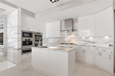 Condo in Sunny Isles Beach, Florida, 4 bedrooms  № 2040530 - photo 22