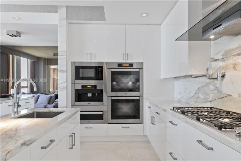 Condo in Sunny Isles Beach, Florida, 4 bedrooms  № 2040530 - photo 27