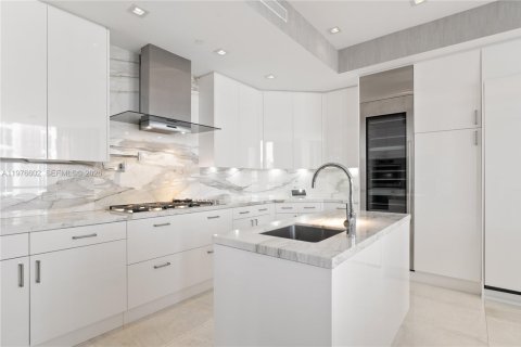 Condo in Sunny Isles Beach, Florida, 4 bedrooms  № 2040530 - photo 24