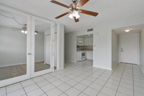 Condominio en alquiler en Fort Lauderdale, Florida, 2 dormitorios, 65.03 m2 № 2247810 - foto 4