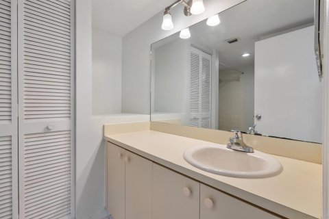 Condominio en alquiler en Fort Lauderdale, Florida, 2 dormitorios, 65.03 m2 № 2247810 - foto 12