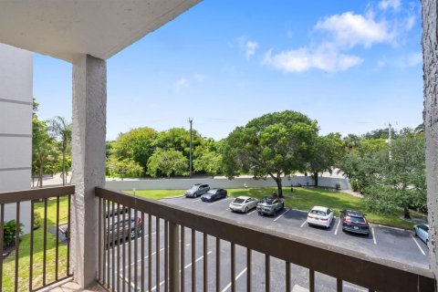 Condominio en alquiler en Fort Lauderdale, Florida, 2 dormitorios, 65.03 m2 № 2247810 - foto 15