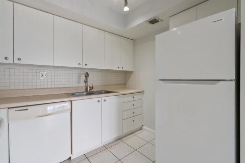 Condominio en alquiler en Fort Lauderdale, Florida, 2 dormitorios, 65.03 m2 № 2247810 - foto 6
