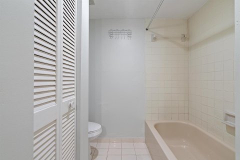 Condominio en alquiler en Fort Lauderdale, Florida, 2 dormitorios, 65.03 m2 № 2247810 - foto 13