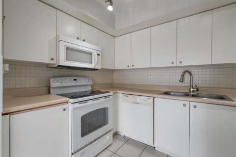 Condominio en alquiler en Fort Lauderdale, Florida, 2 dormitorios, 65.03 m2 № 2247810 - foto 5
