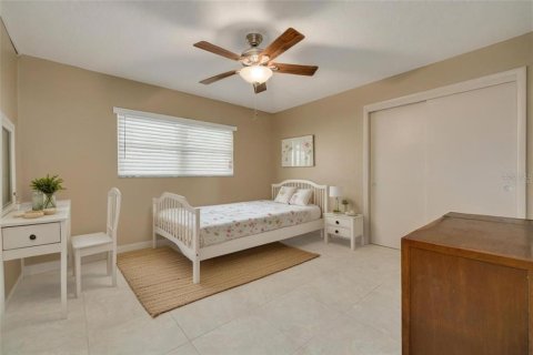 Condo in Belleair Bluffs, Florida, 2 bedrooms  № 2143172 - photo 18