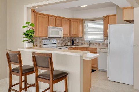 Condo in Belleair Bluffs, Florida, 2 bedrooms  № 2143172 - photo 6