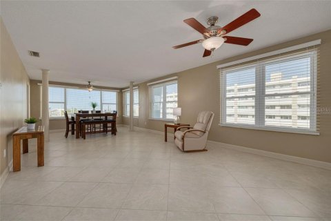 Condo in Belleair Bluffs, Florida, 2 bedrooms  № 2143172 - photo 10