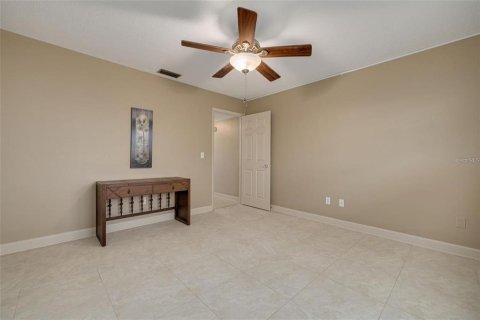 Condo in Belleair Bluffs, Florida, 2 bedrooms  № 2143172 - photo 19