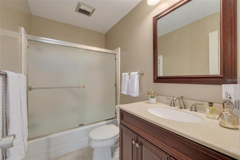 Condo in Belleair Bluffs, Florida, 2 bedrooms  № 2143172 - photo 17