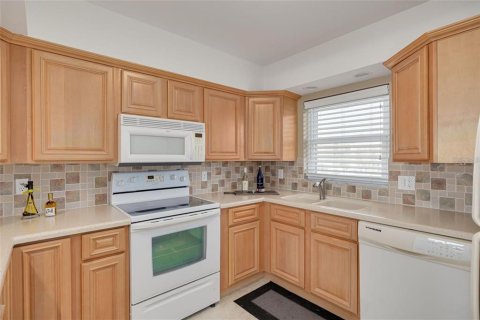 Condo in Belleair Bluffs, Florida, 2 bedrooms  № 2143172 - photo 7