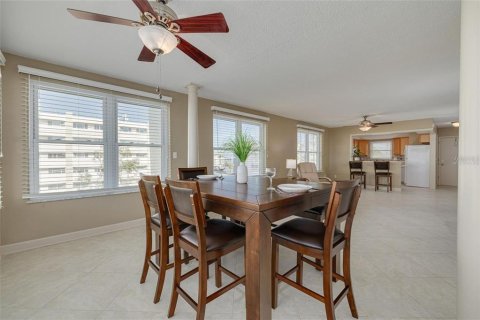 Condo in Belleair Bluffs, Florida, 2 bedrooms  № 2143172 - photo 13